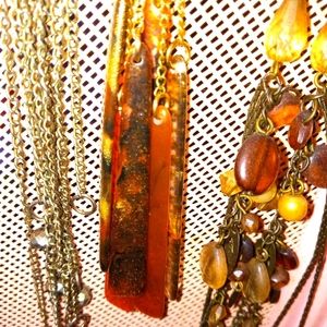 CHOICE OF DANGLING EARRINGS